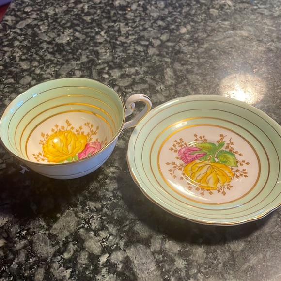 Victoria C & E Bone China England‎ Hand Painted Tea Cup & Saucer - Picture 2 of 7